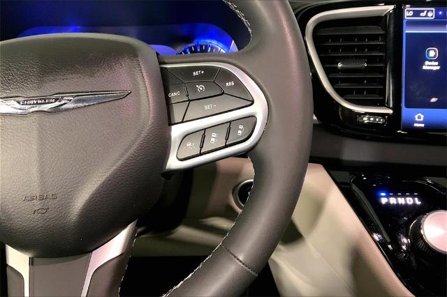 2023 Chrysler Pacifica Vehicle Photo in Lees Summit, MO 64086