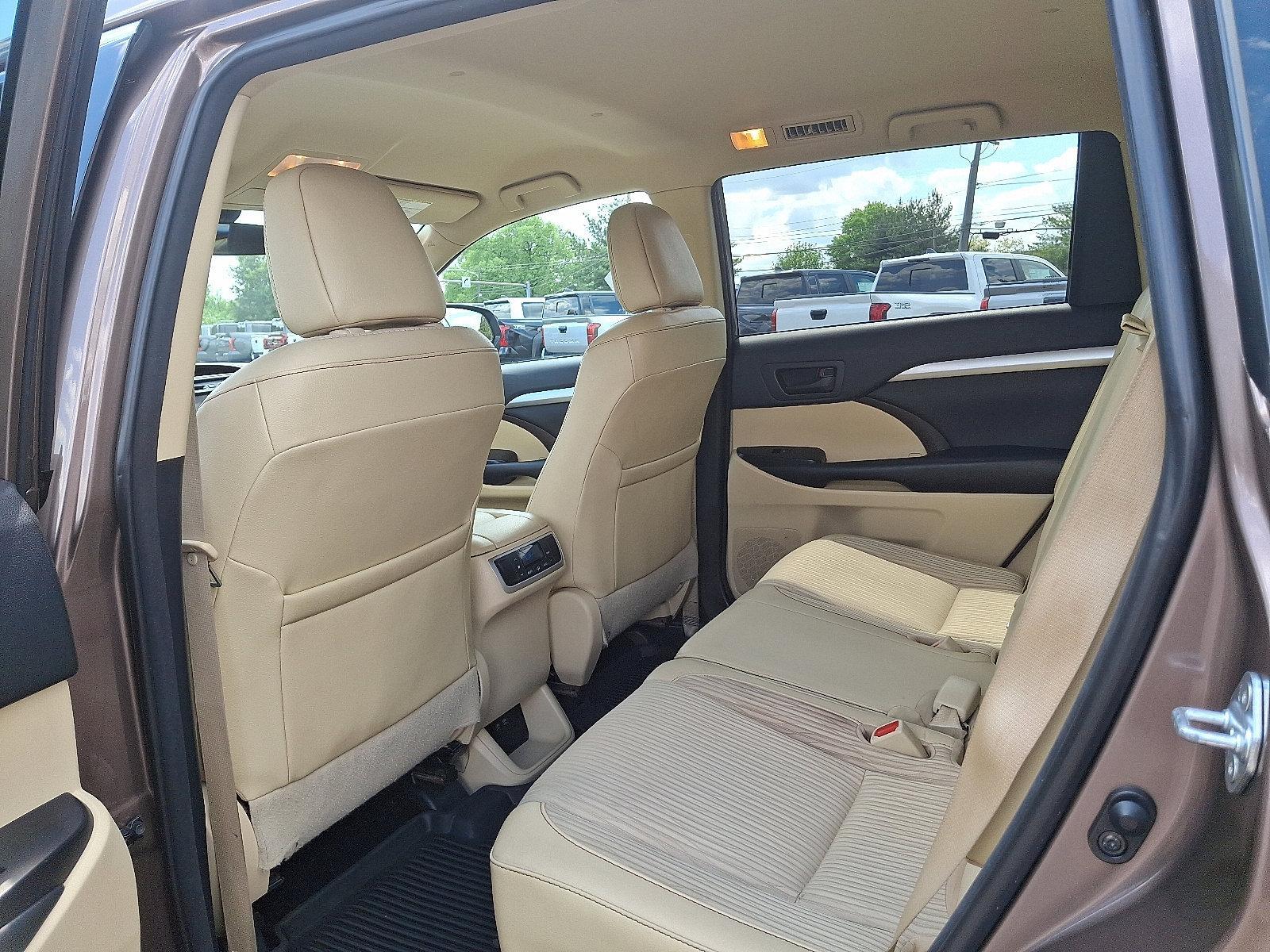 2018 Toyota Highlander Vehicle Photo in Trevose, PA 19053