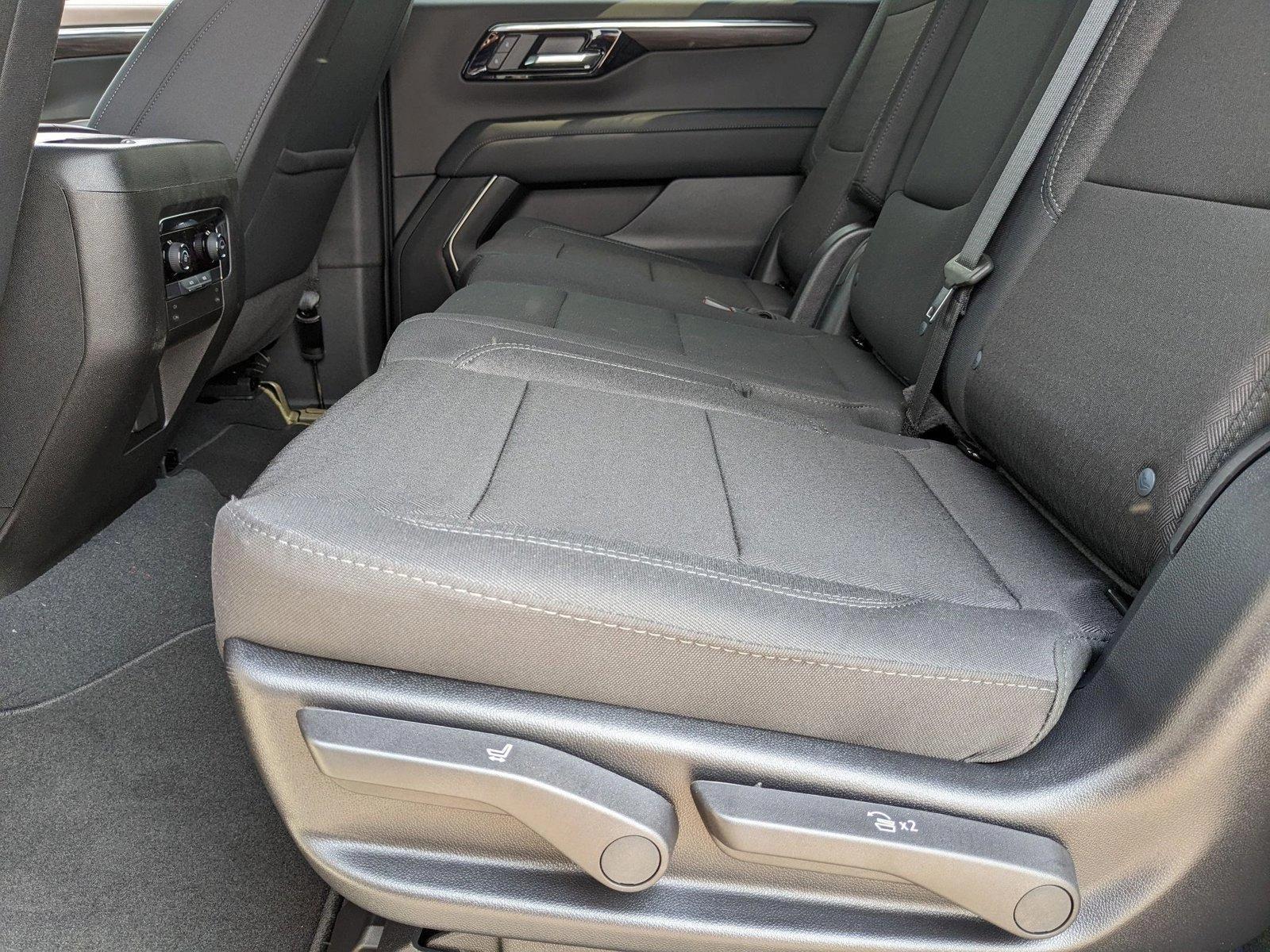 2025 Chevrolet Suburban Vehicle Photo in MIAMI, FL 33134-2699
