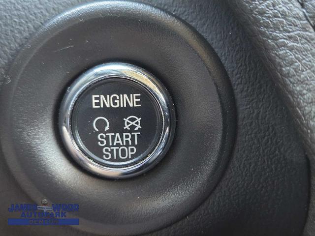 2017 Lincoln MKT Vehicle Photo in DENTON, TX 76210-9321