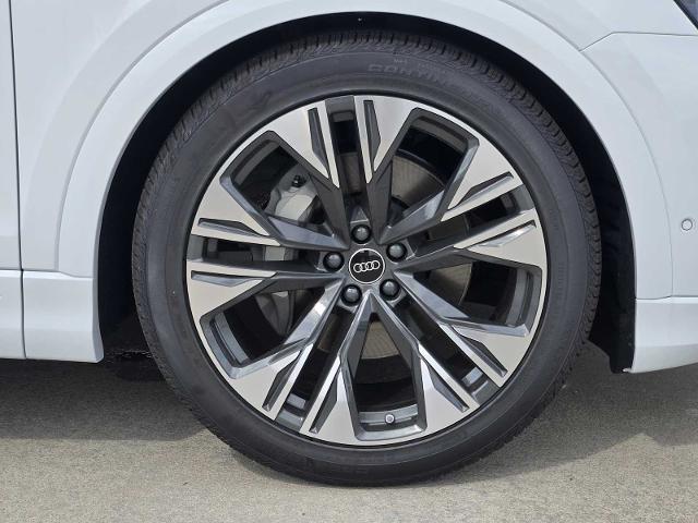 2025 Audi Q8 Vehicle Photo in SUGAR LAND, TX 77478