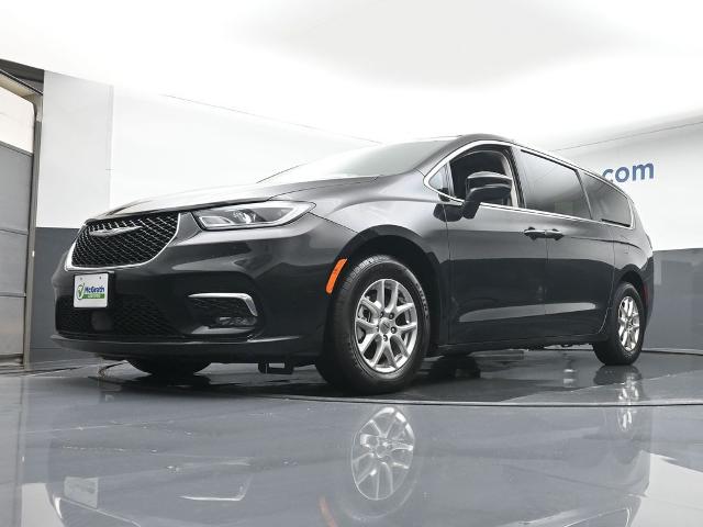 2023 Chrysler Pacifica Vehicle Photo in Cedar Rapids, IA 52402