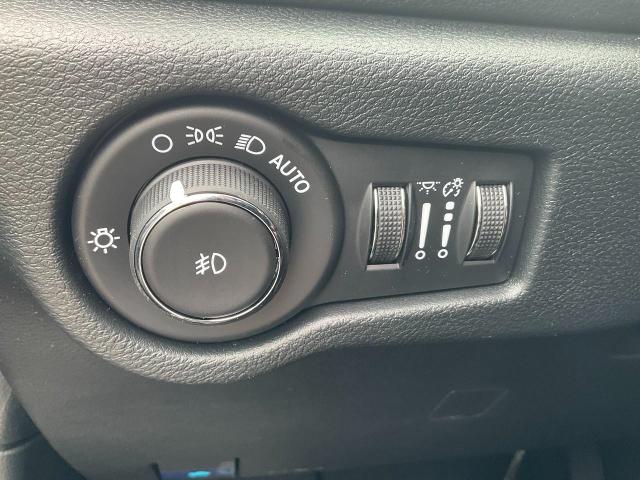 2025 Chrysler Pacifica Vehicle Photo in Kaukauna, WI 54130