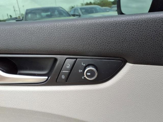 2013 Volkswagen Passat Vehicle Photo in HENDERSON, NC 27536-2966