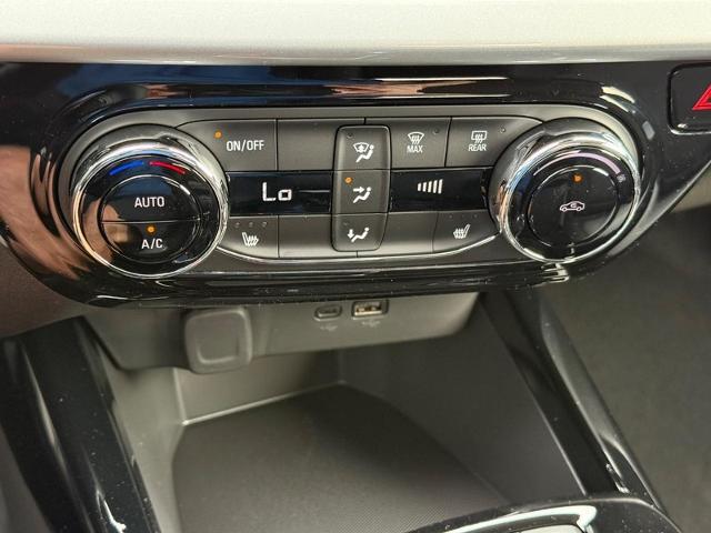 2025 Chevrolet Trax Vehicle Photo in COLUMBIA, MO 65203-3903