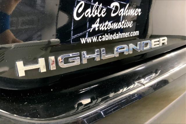 2023 Toyota Highlander Vehicle Photo in Lees Summit, MO 64086