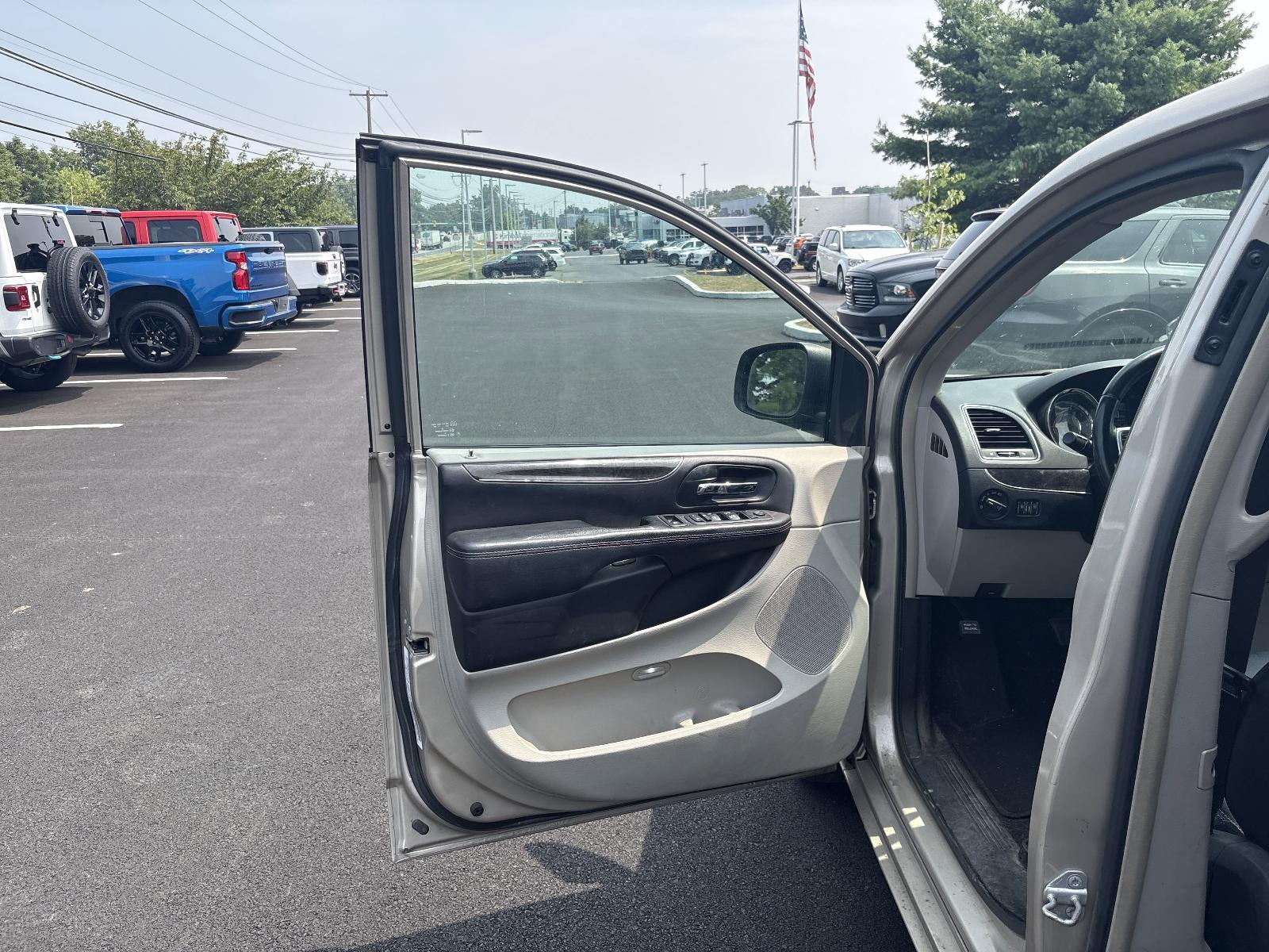 2014 Chrysler Town & Country Vehicle Photo in Mechanicsburg, PA 17050-1707