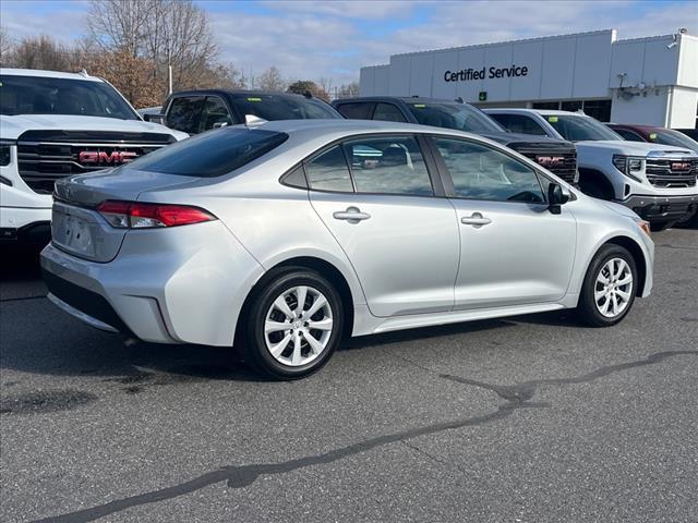 Used 2022 Toyota Corolla LE with VIN 5YFEPMAE0NP330642 for sale in Asheville, NC