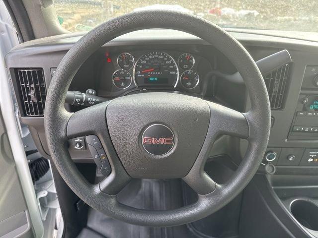 2025 GMC Savana Cutaway 4500 Vehicle Photo in MEDINA, OH 44256-9631