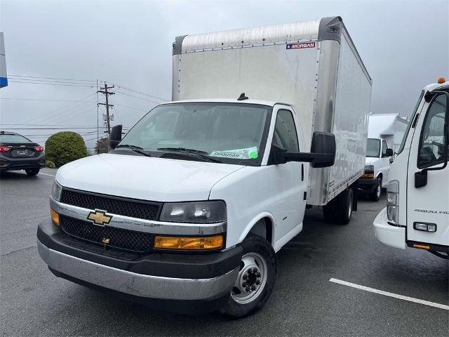 2024 Chevrolet Express Cutaway 3500 Vehicle Photo in ALCOA, TN 37701-3235