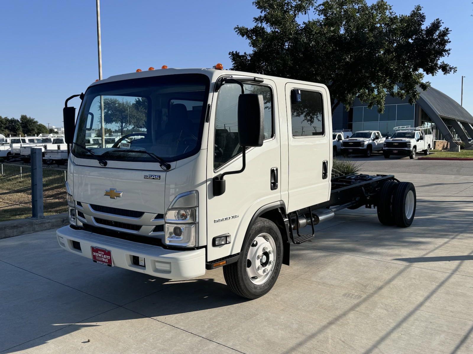 2025 Chevrolet Low Cab Forward 5500 XG Vehicle Photo in GEORGETOWN, TX 78626-7508