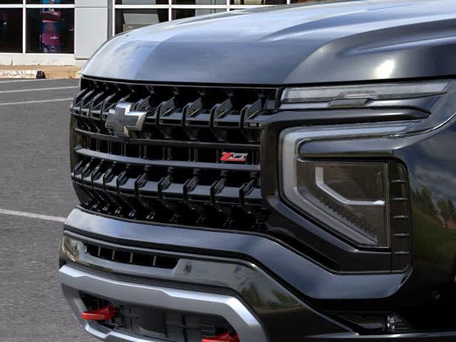 2025 Chevrolet Suburban Vehicle Photo in MOON TOWNSHIP, PA 15108-2571