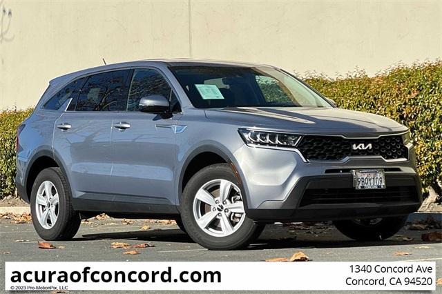 2022 Kia Sorento LX photo 1