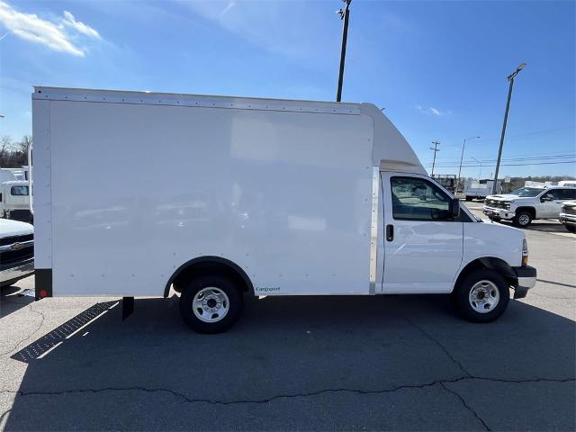 2025 Chevrolet Express Cutaway 3500 Vehicle Photo in ALCOA, TN 37701-3235