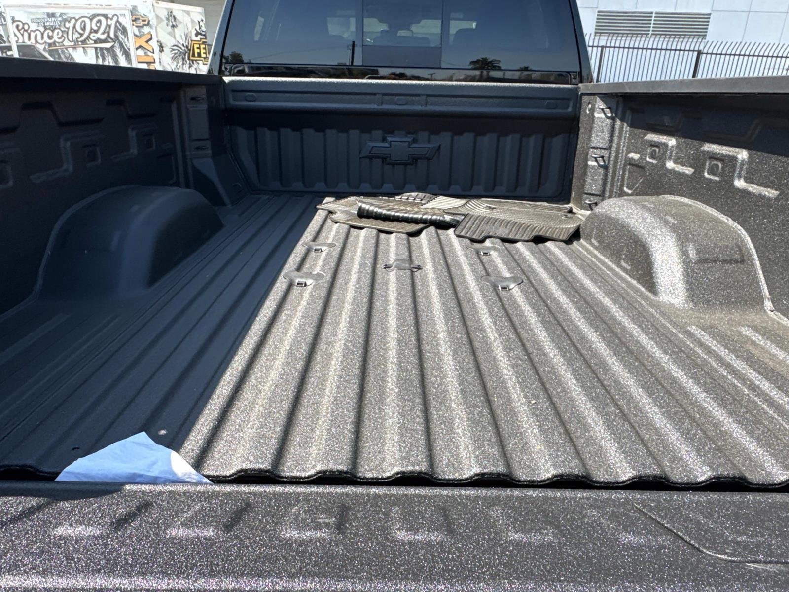 2025 Chevrolet Silverado 2500 HD Vehicle Photo in LOS ANGELES, CA 90007-3794
