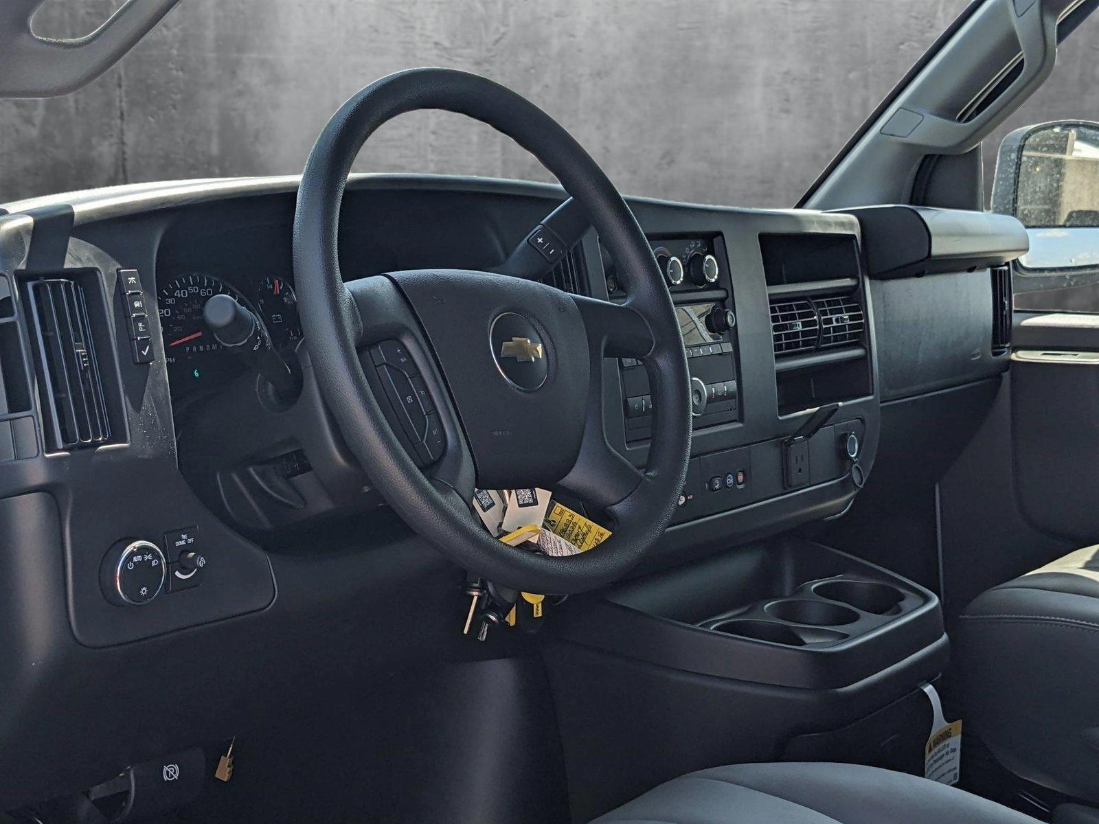 2025 Chevrolet Express Cargo 2500 Vehicle Photo in MIAMI, FL 33172-3015
