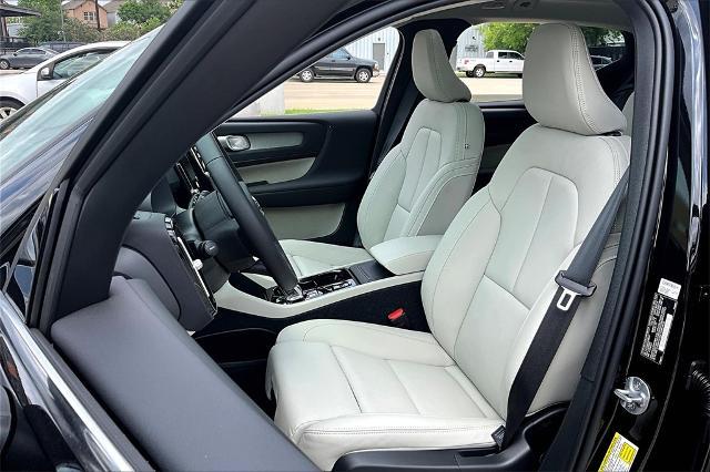 2025 Volvo XC40 Vehicle Photo in Houston, TX 77007