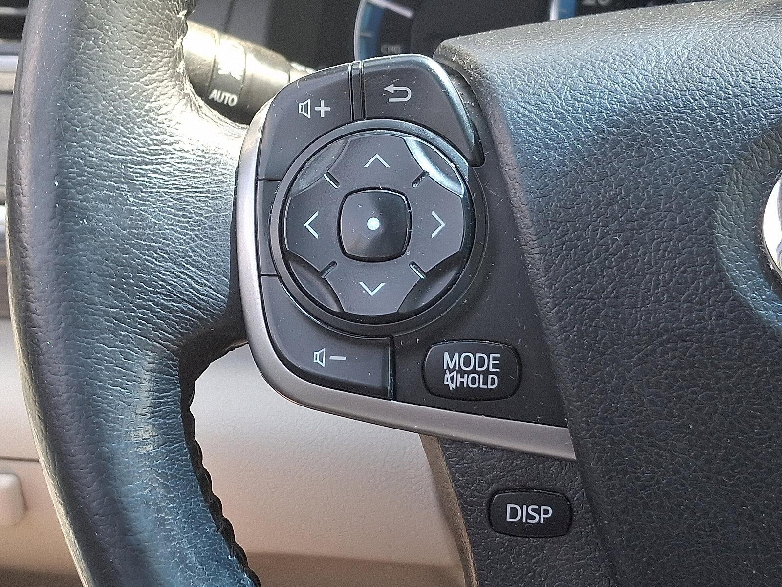 2013 Toyota Camry Hybrid Vehicle Photo in Trevose, PA 19053