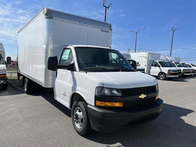 2023 Chevrolet Express Cutaway 4500 Vehicle Photo in ALCOA, TN 37701-3235