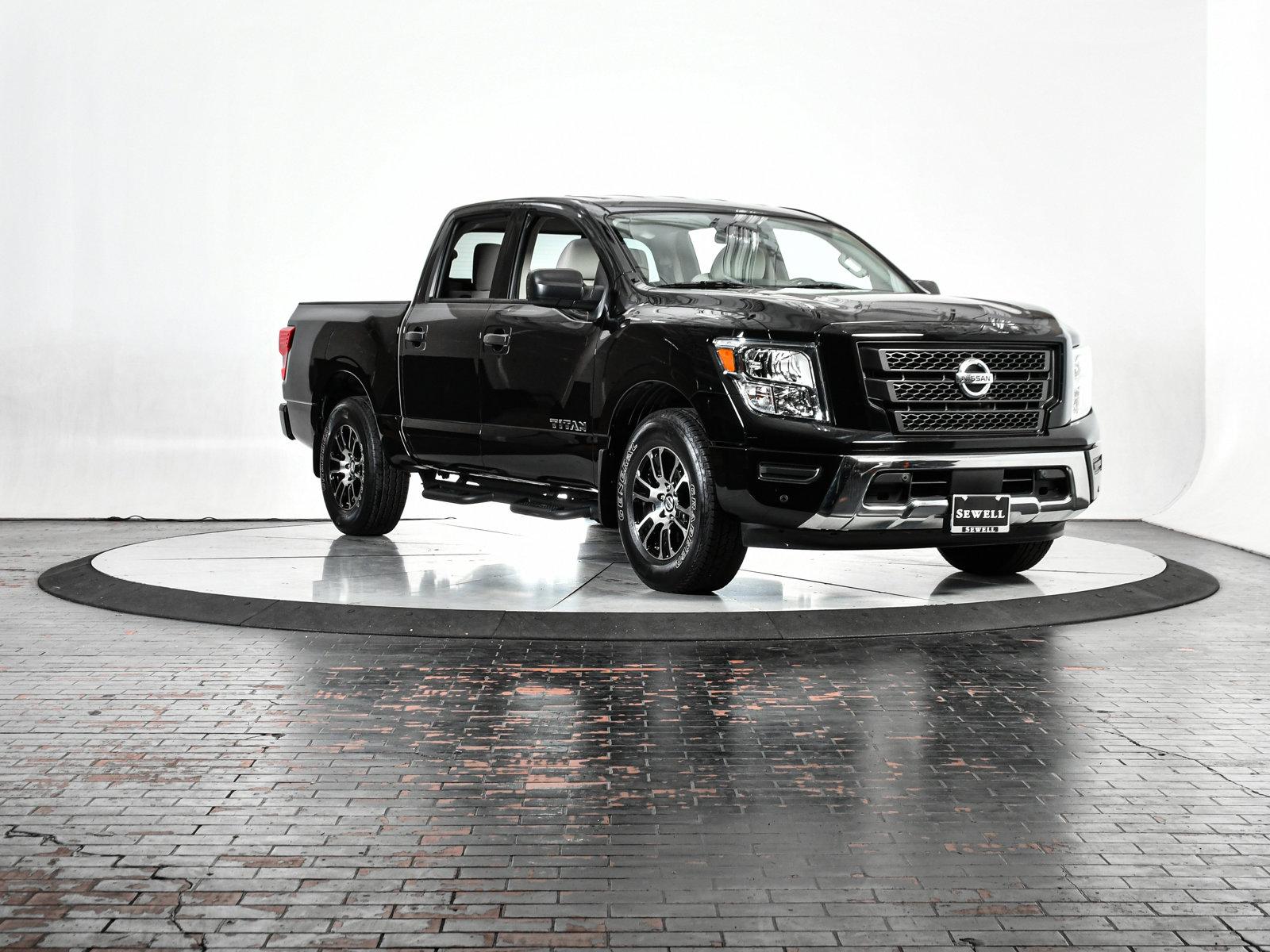 2022 Nissan Titan Vehicle Photo in DALLAS, TX 75235