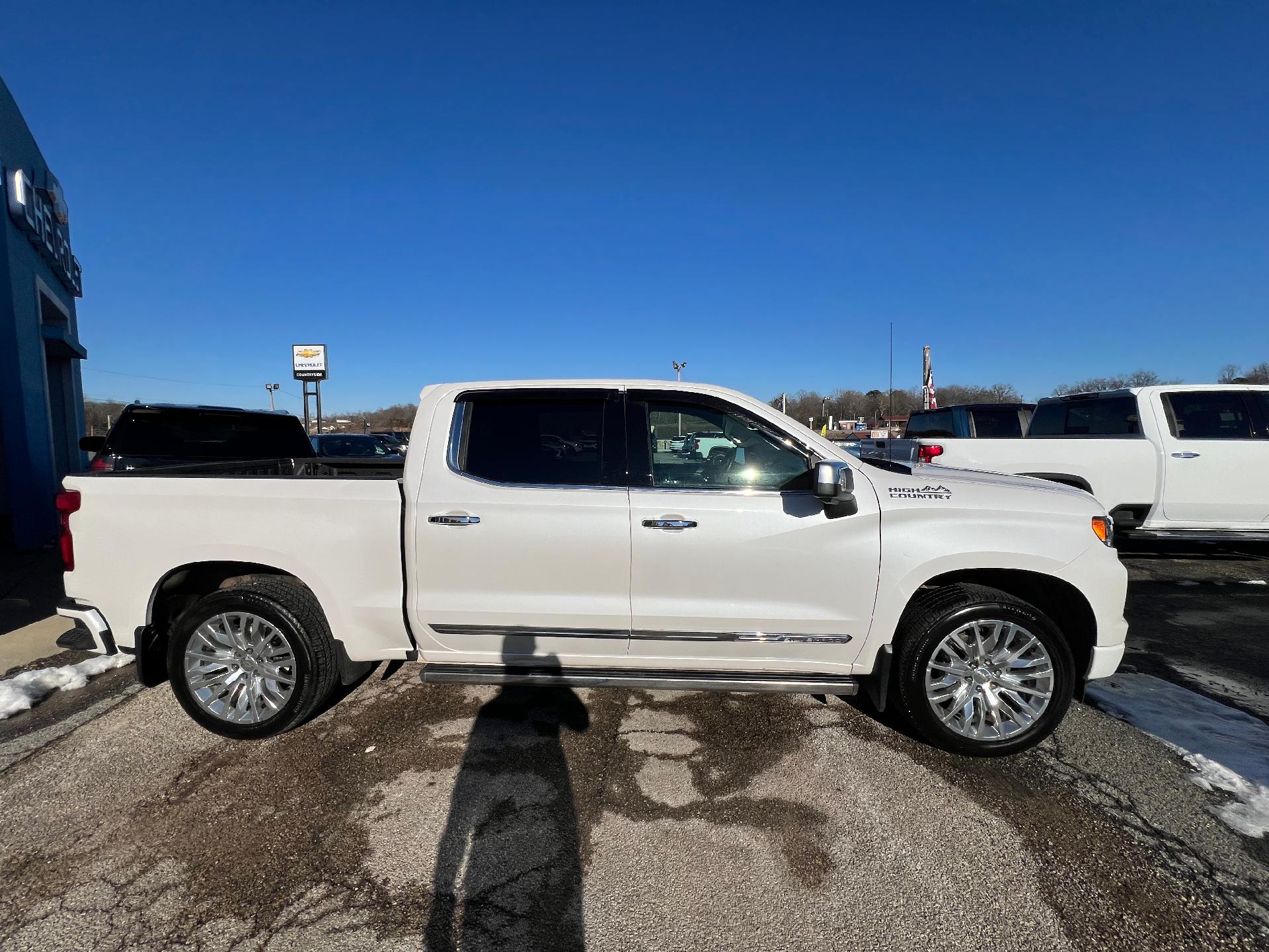 Used 2024 Chevrolet Silverado 1500 High Country with VIN 1GCUDJEL8RZ221241 for sale in Doniphan, MO