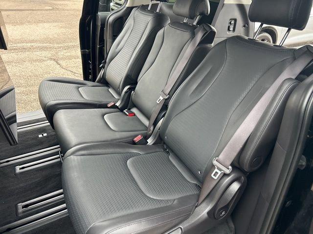 2025 Kia Carnival Vehicle Photo in MEDINA, OH 44256-9631