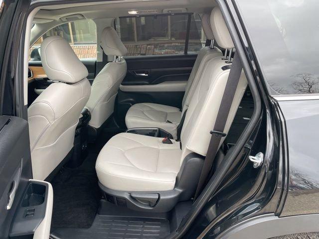 2024 Toyota Grand Highlander Vehicle Photo in MEDINA, OH 44256-9631