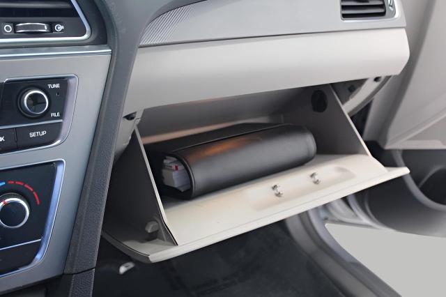 2017 Hyundai SONATA Vehicle Photo in Green Bay, WI 54304