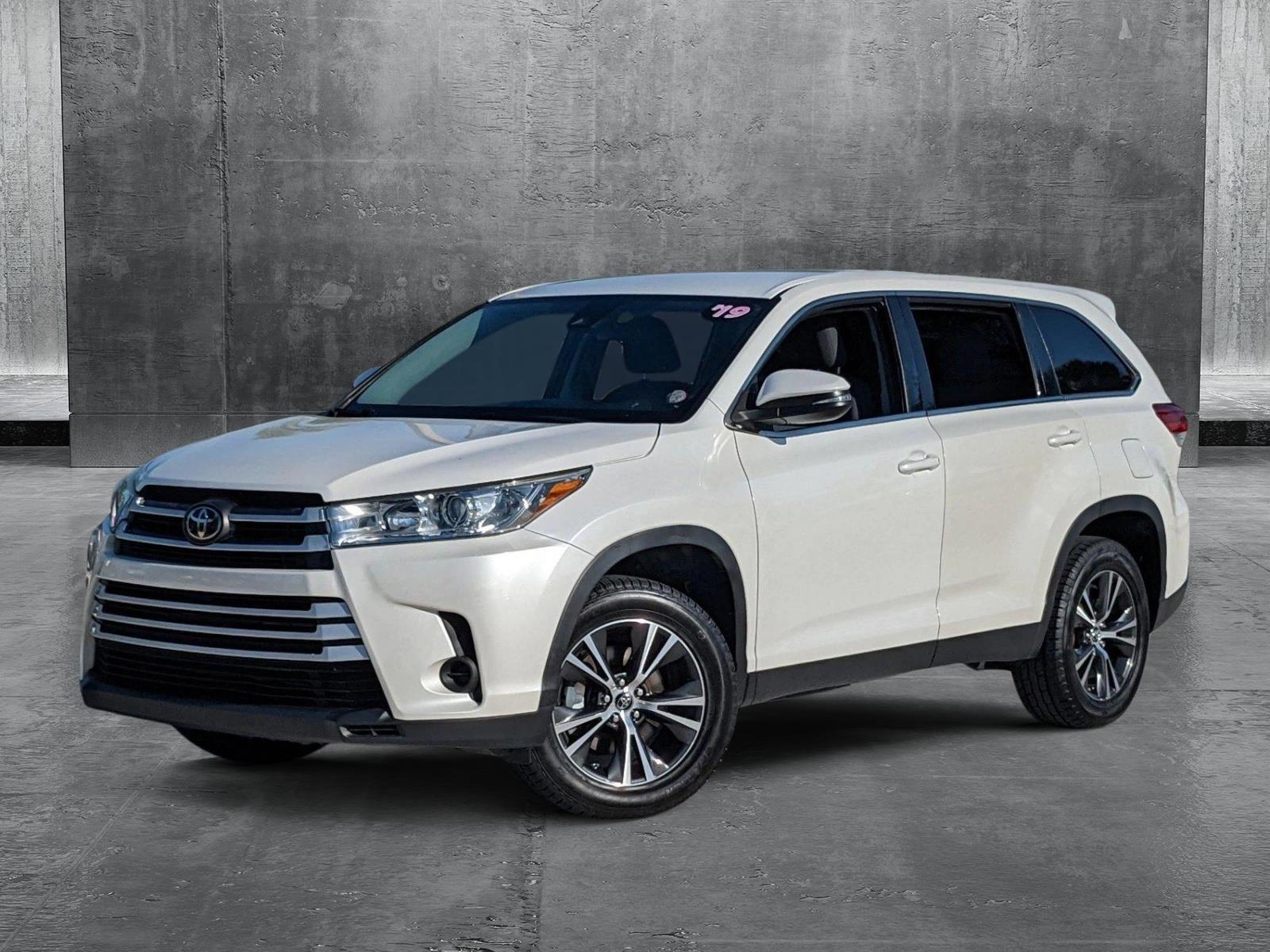 2019 Toyota Highlander Vehicle Photo in Davie, FL 33331