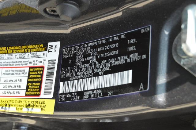 2024 Toyota Highlander Vehicle Photo in Houston, TX 77090