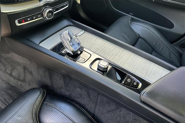 2022 Volvo XC60 Vehicle Photo in Houston, TX 77007