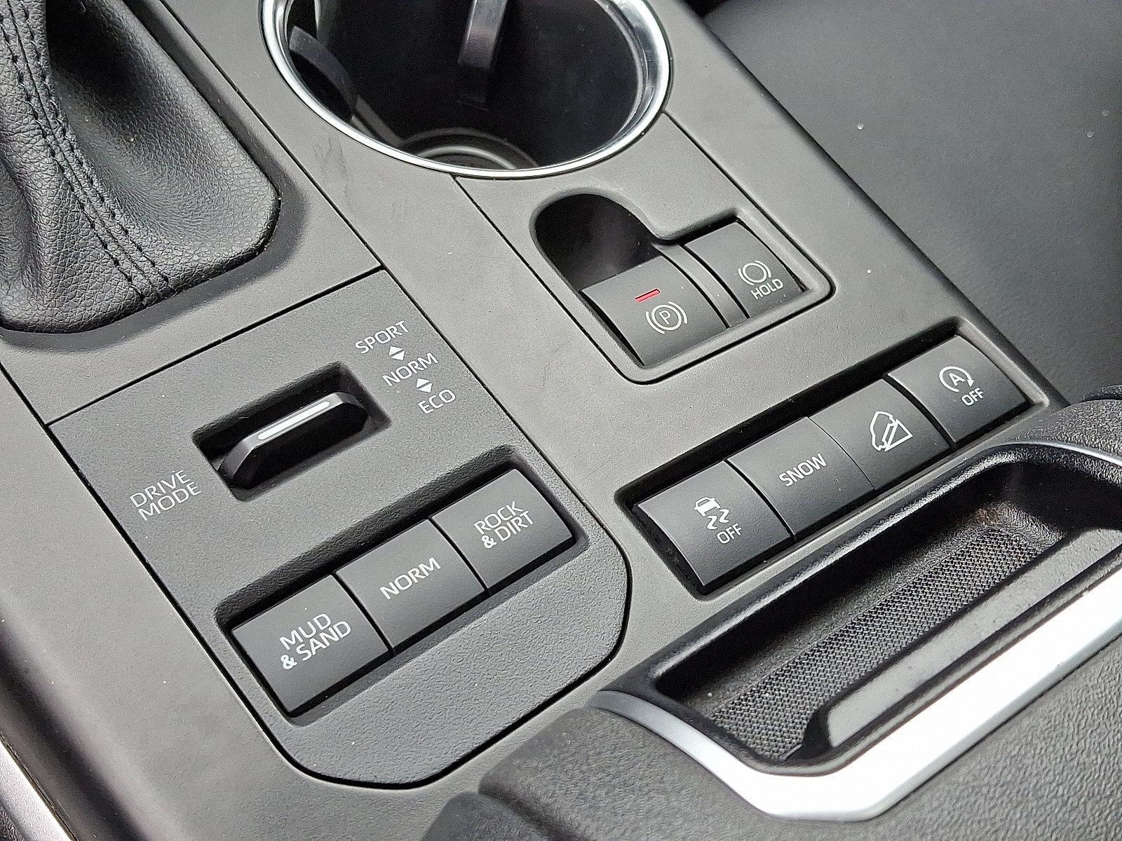 2021 Toyota Highlander Vehicle Photo in Trevose, PA 19053