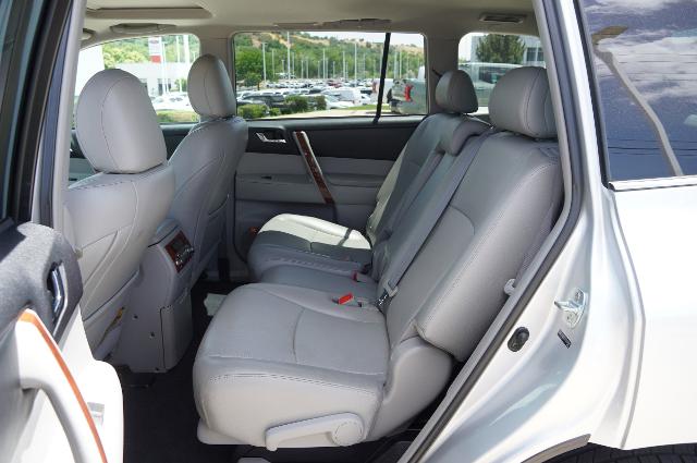 2013 Toyota Highlander Vehicle Photo in Riverdale, UT 84405
