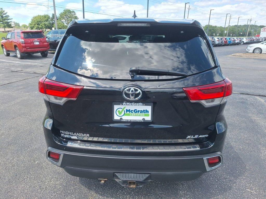 2019 Toyota Highlander Vehicle Photo in Marion, IA 52302