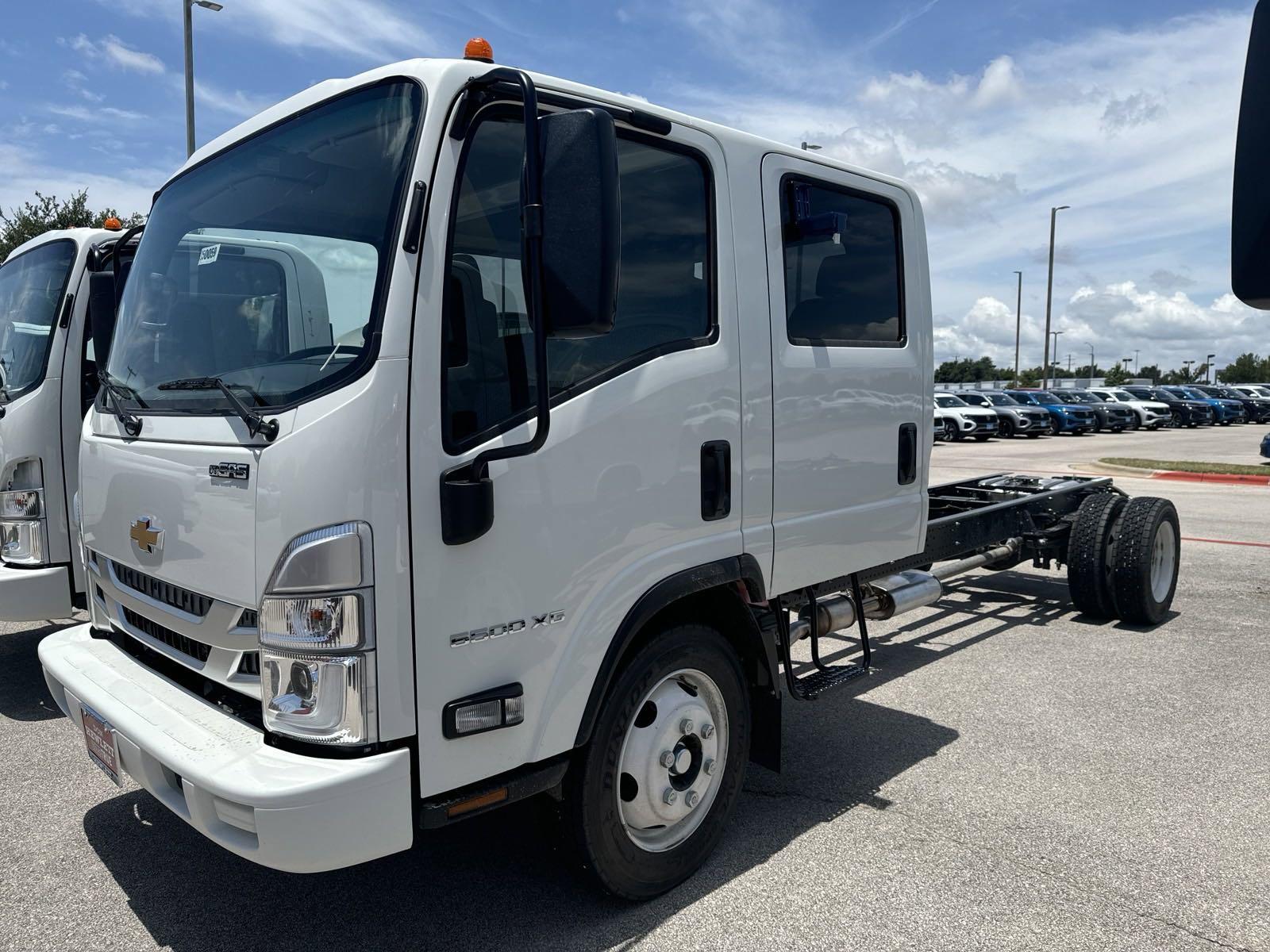 2025 Chevrolet Low Cab Forward 5500 XG Vehicle Photo in GEORGETOWN, TX 78626-7508