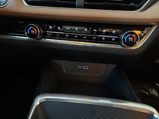 2025 Chevrolet Equinox Vehicle Photo in MANHATTAN, KS 66502-5036