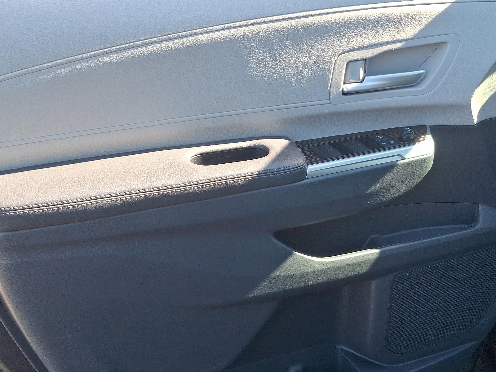 2022 Toyota Sienna Vehicle Photo in Trevose, PA 19053