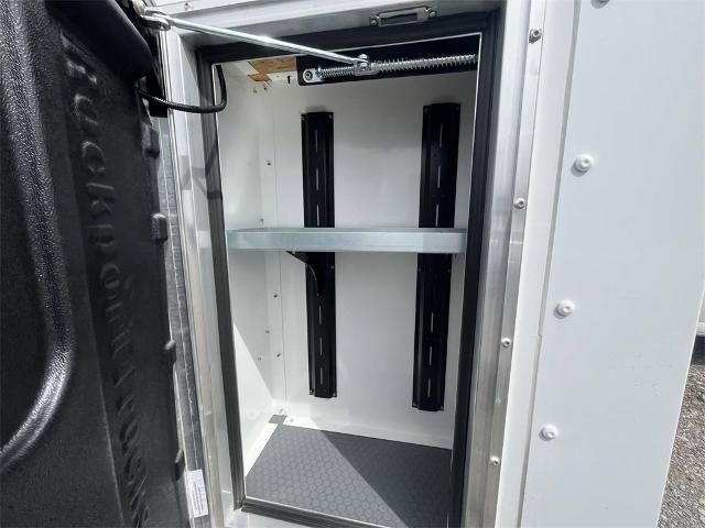 2025 Chevrolet Express Cutaway 3500 Vehicle Photo in ALCOA, TN 37701-3235