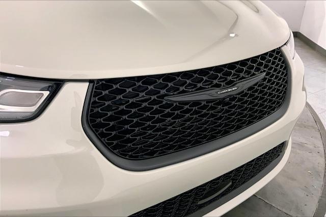 2021 Chrysler Pacifica Vehicle Photo in Lees Summit, MO 64086