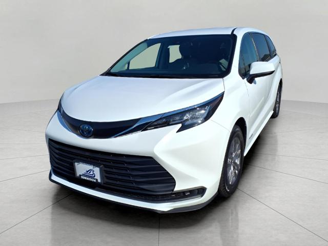 2021 Toyota Sienna Vehicle Photo in Oshkosh, WI 54904