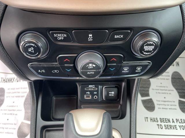 2017 Jeep Cherokee Vehicle Photo in MEDINA, OH 44256-9631
