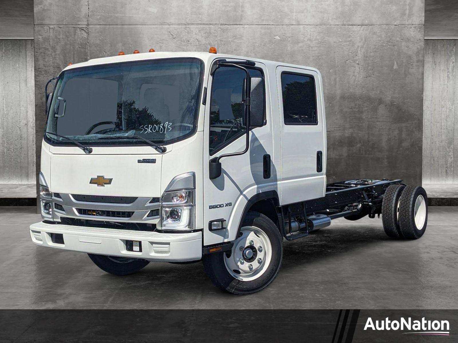 2025 Chevrolet Low Cab Forward 5500 XG Vehicle Photo in GREENACRES, FL 33463-3207