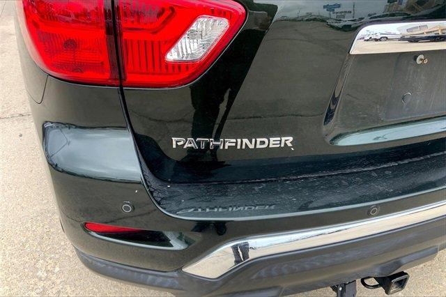 2018 Nissan Pathfinder Vehicle Photo in TOPEKA, KS 66609-0000