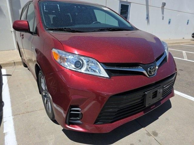 2018 Toyota Sienna Vehicle Photo in ENGLEWOOD, CO 80113-6708