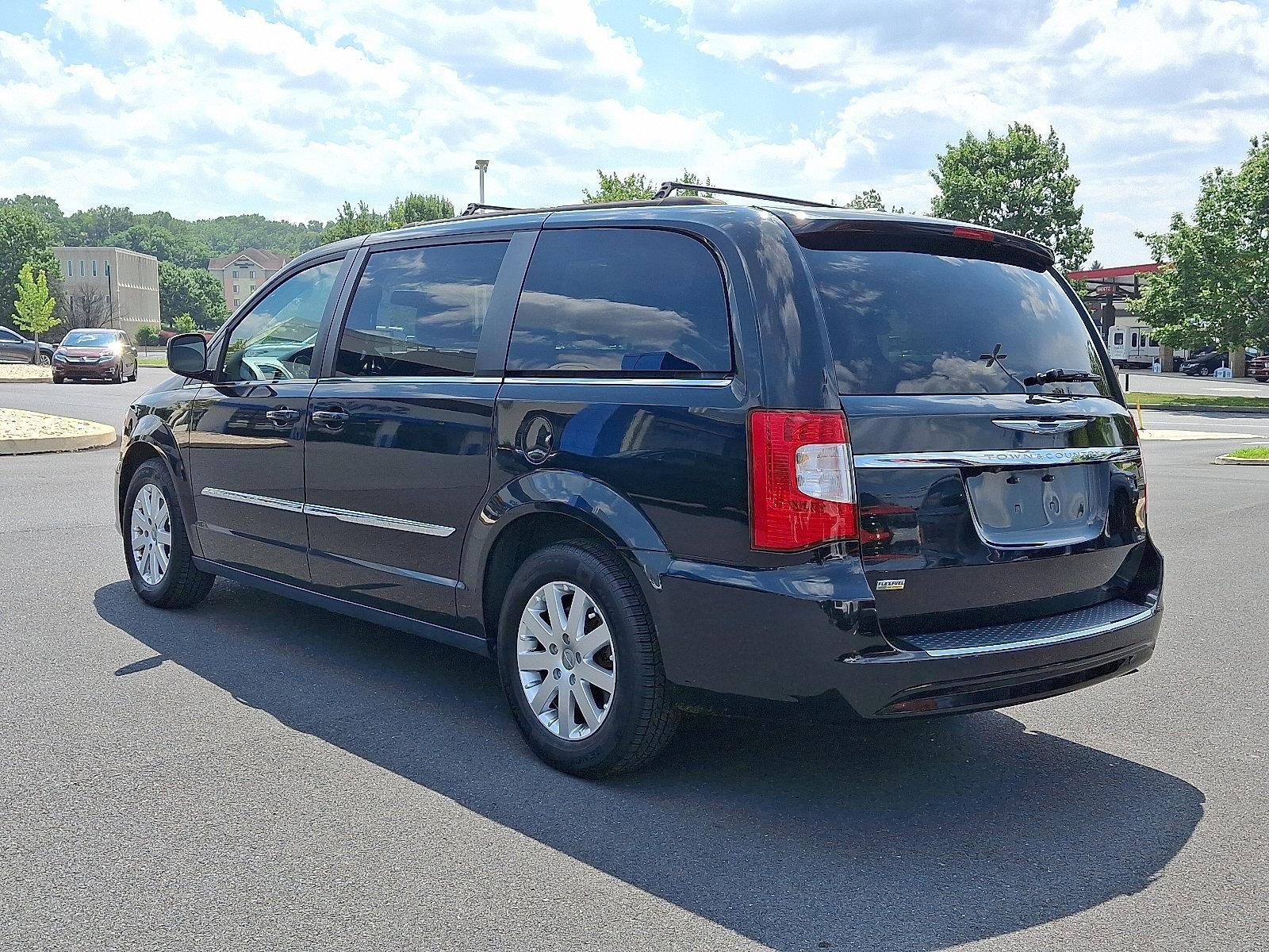 2016 Chrysler Town & Country Vehicle Photo in Harrisburg, PA 17111