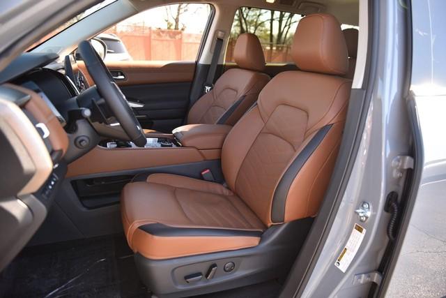 2025 Nissan Pathfinder Vehicle Photo in Ballwin, MO 63011
