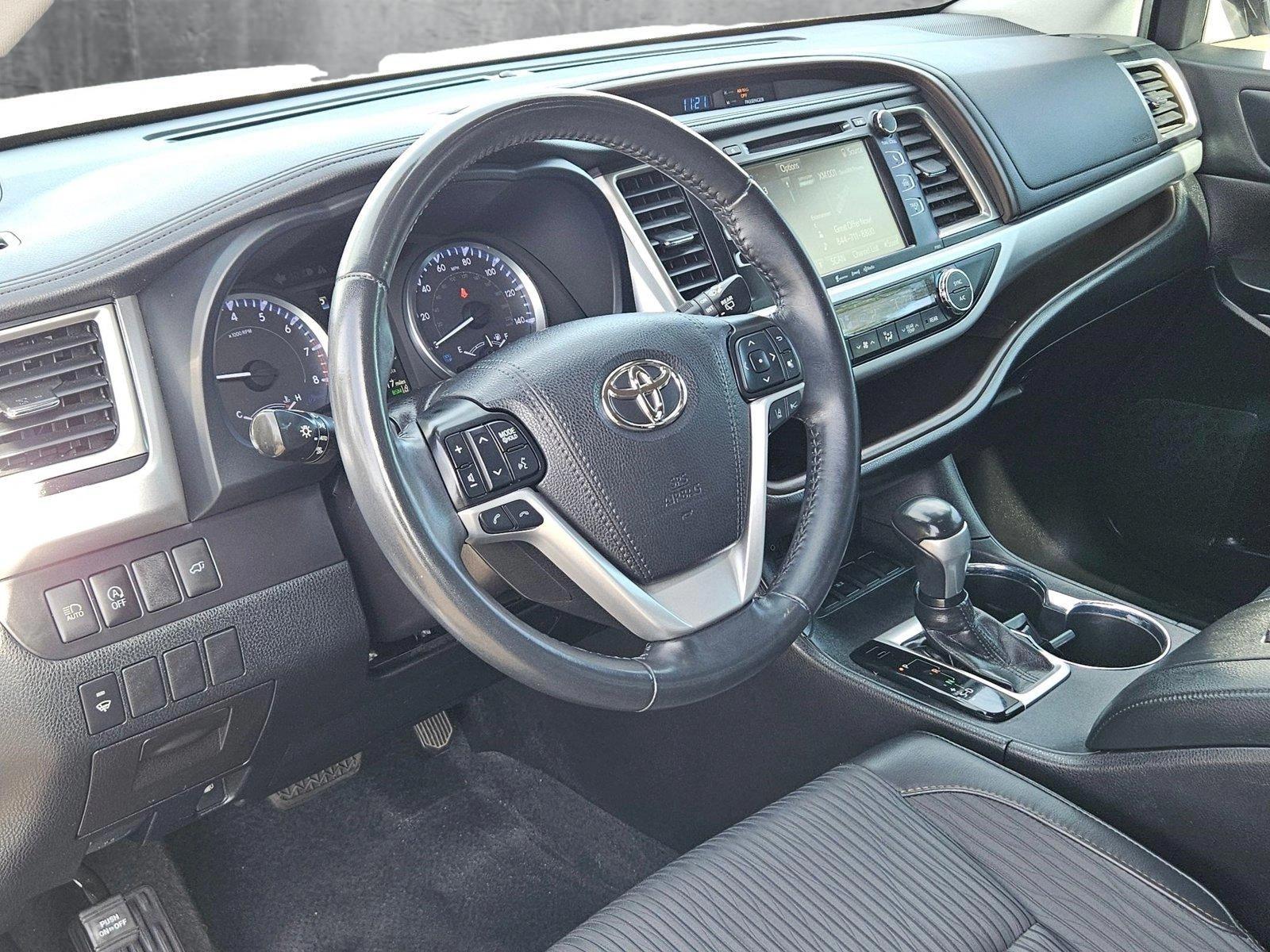 2019 Toyota Highlander Vehicle Photo in PEORIA, AZ 85382-3715