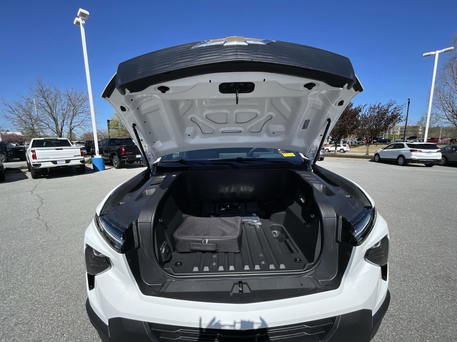 2024 Chevrolet Silverado EV Vehicle Photo in BENTONVILLE, AR 72712-4322