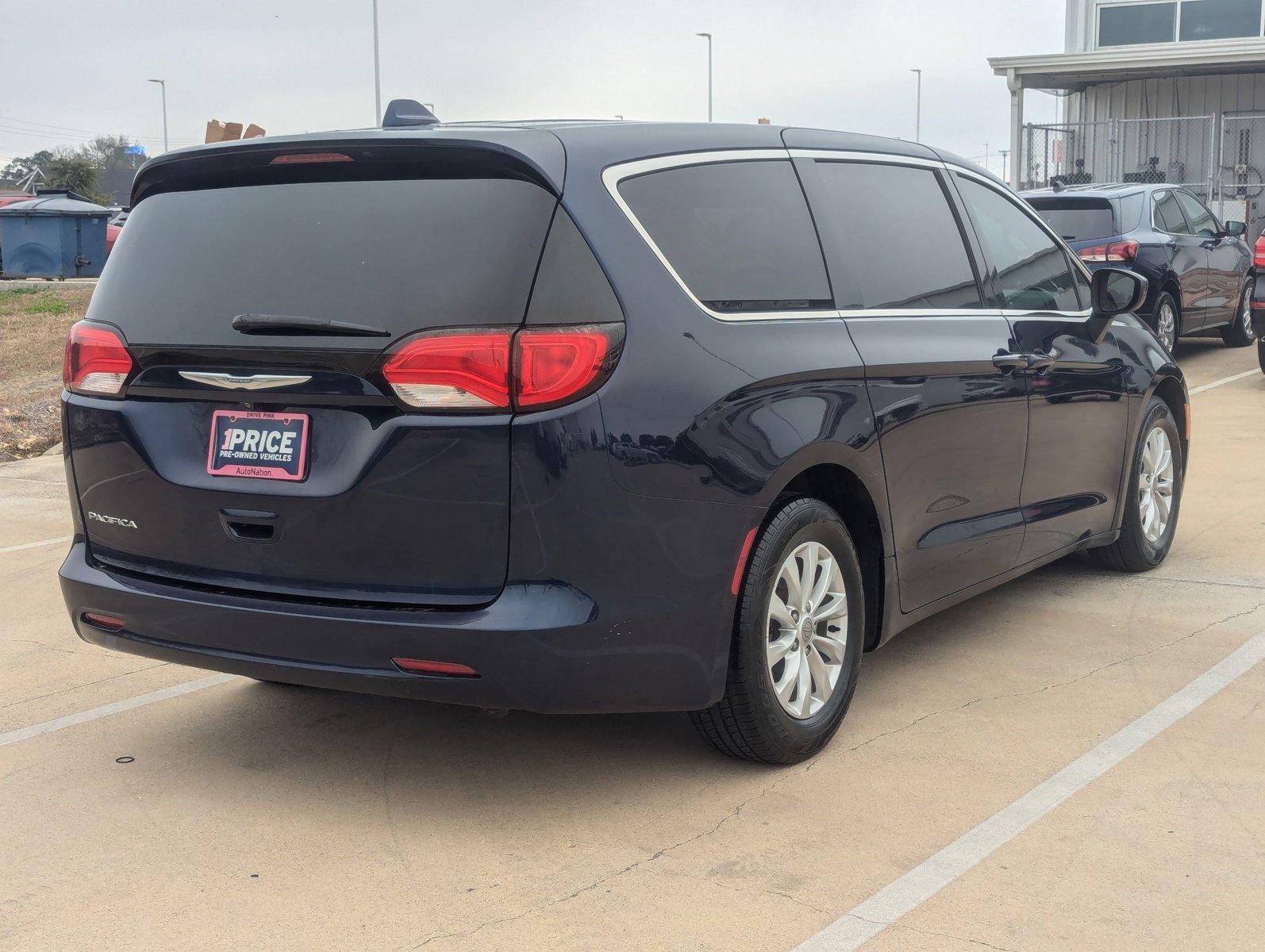 2017 Chrysler Pacifica Vehicle Photo in CORPUS CHRISTI, TX 78412-4902