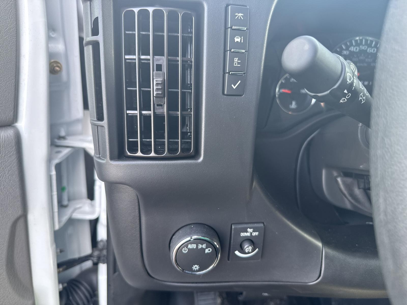 2025 Chevrolet Express Cutaway 3500 Vehicle Photo in GEORGETOWN, TX 78626-7508